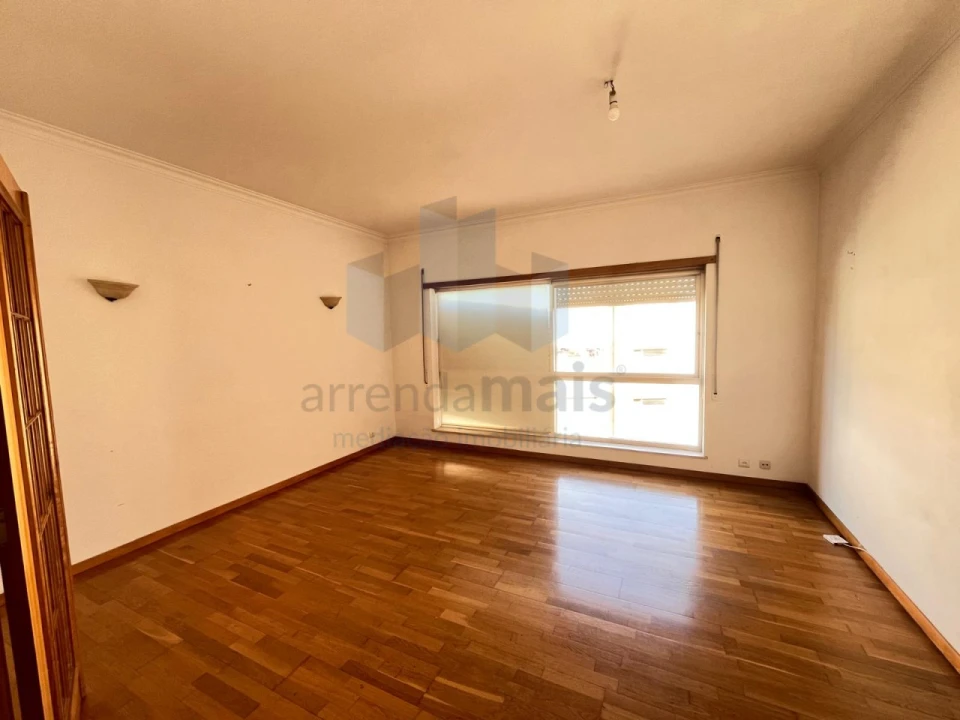 Apartamento T1 para Arrendamento em Santa Clara e Castelo Viegas Foto 3