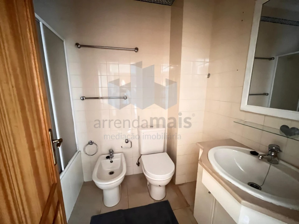 Apartamento T1 para Arrendamento em Santa Clara e Castelo Viegas Foto 9