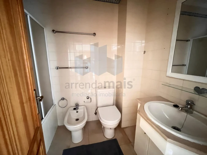 Apartamento T1 para Arrendamento em Santa Clara e Castelo Viegas Foto 9