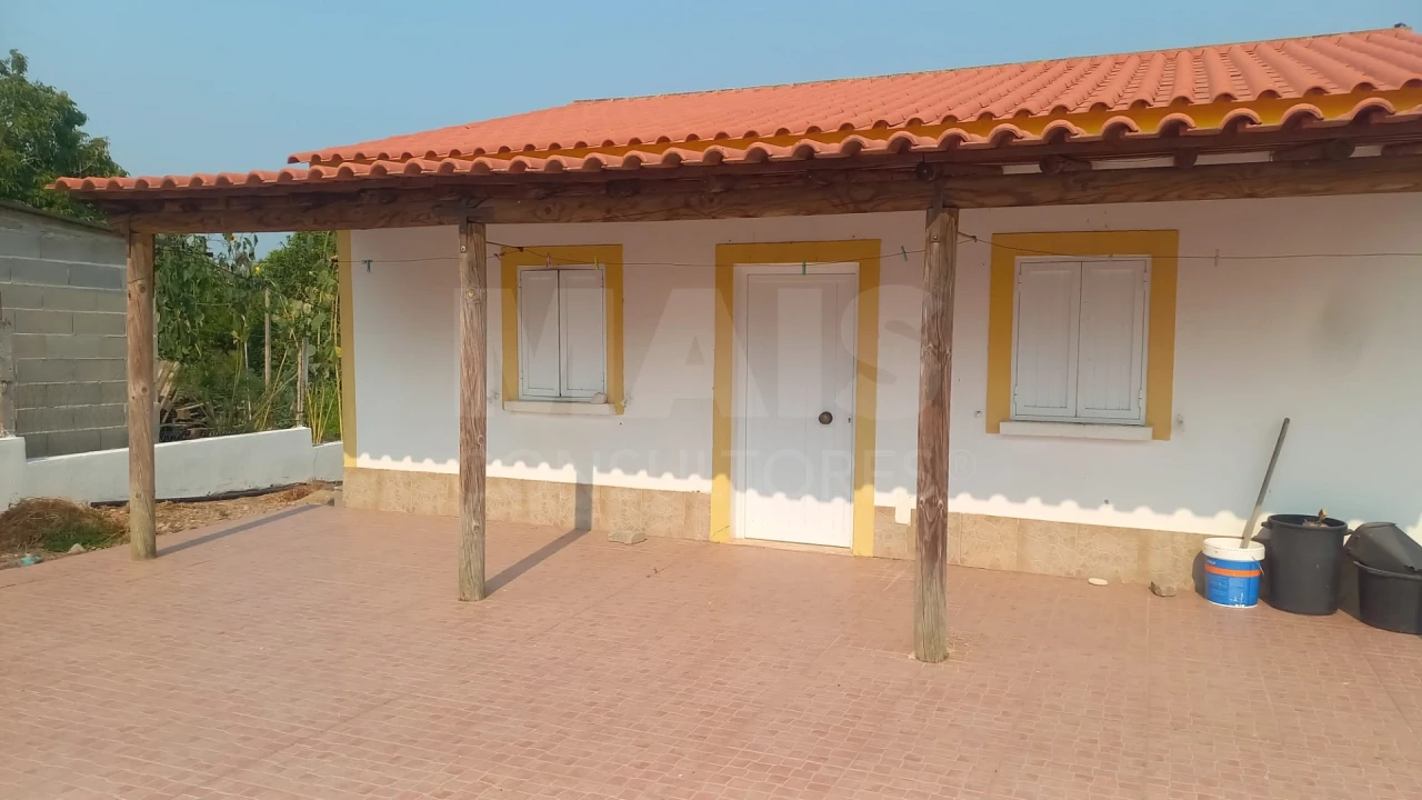 Moradia T2 para Venda em Branca Foto 1