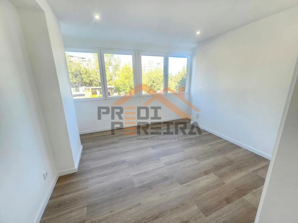 Apartamento T4 para Venda em Olivais Foto 17