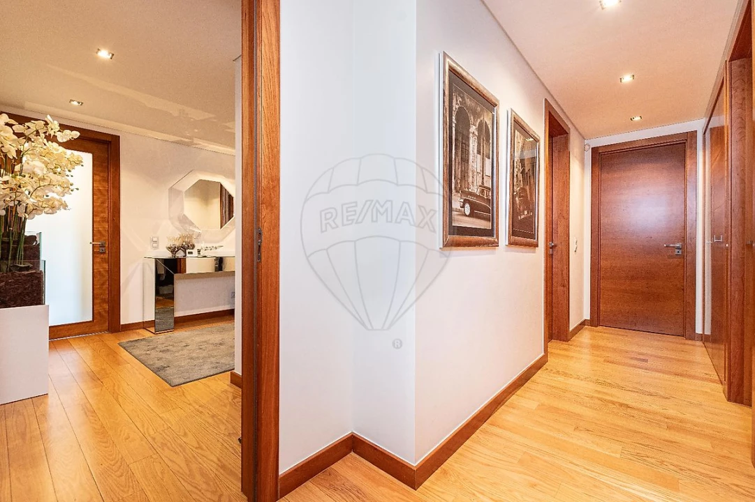Apartamento T4 para Arrendamento em Alfragide Foto 20