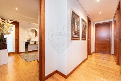 Apartamento T4 para Arrendamento em Alfragide