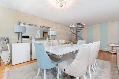 Apartamento T4 para Arrendamento em Alfragide