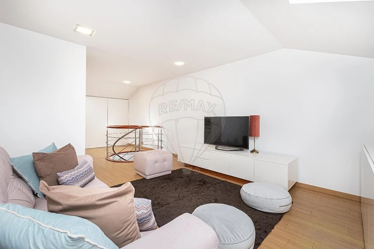Apartamento T4 para Arrendamento em Alfragide Foto 28