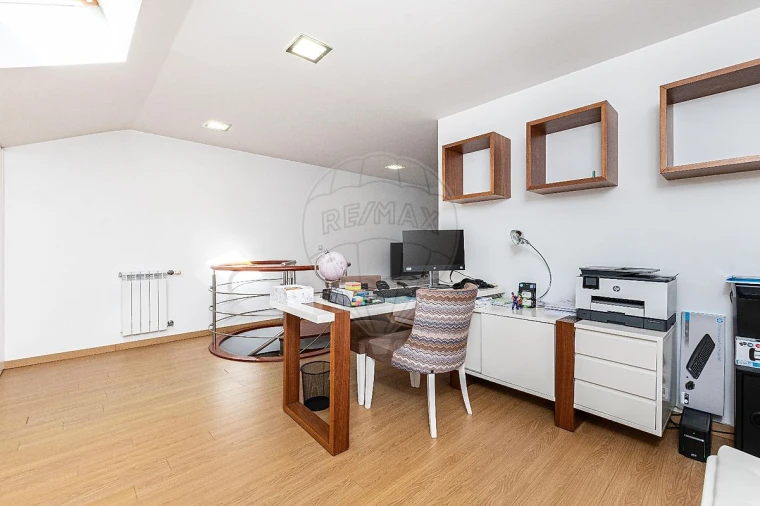 Apartamento T4 para Arrendamento em Alfragide Foto 30