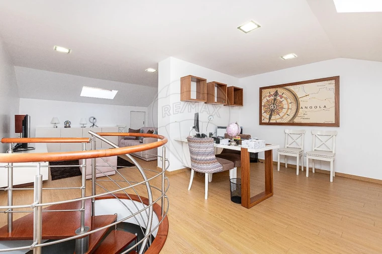 Apartamento T4 para Arrendamento em Alfragide Foto 7