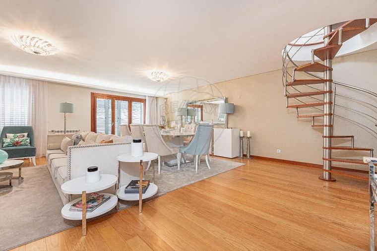 Apartamento T4 para Arrendamento em Alfragide Foto 15