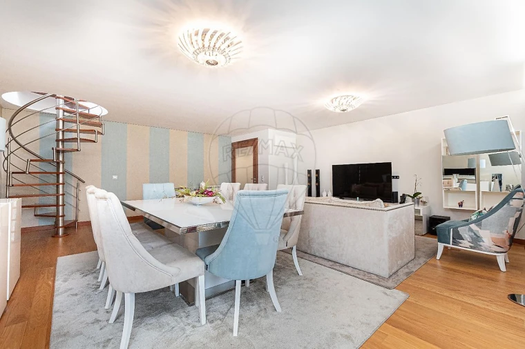 Apartamento T4 para Arrendamento em Alfragide Foto 33