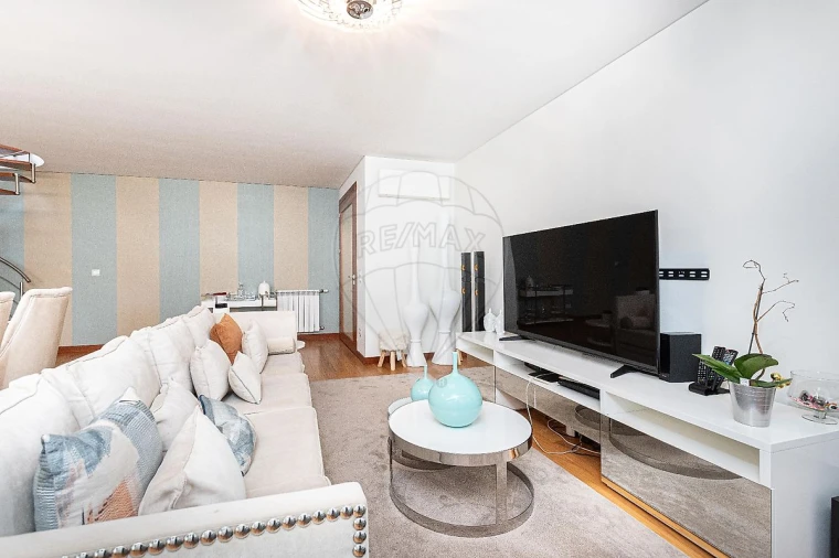 Apartamento T4 para Arrendamento em Alfragide Foto 35