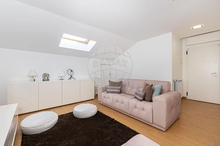 Apartamento T4 para Arrendamento em Alfragide Foto 11