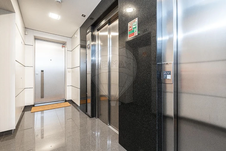 Apartamento T4 para Arrendamento em Alfragide Foto 24