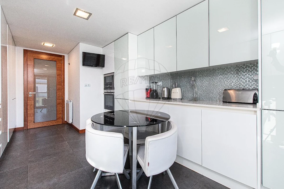 Apartamento T4 para Arrendamento em Alfragide Foto 27