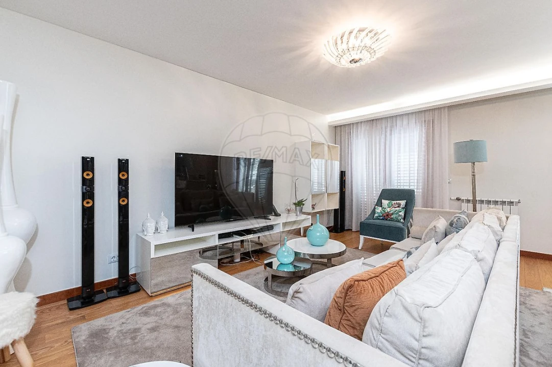 Apartamento T4 para Arrendamento em Alfragide Foto 23