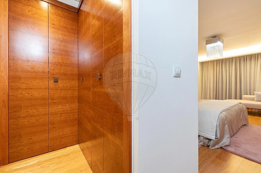 Apartamento T4 para Arrendamento em Alfragide Foto 31