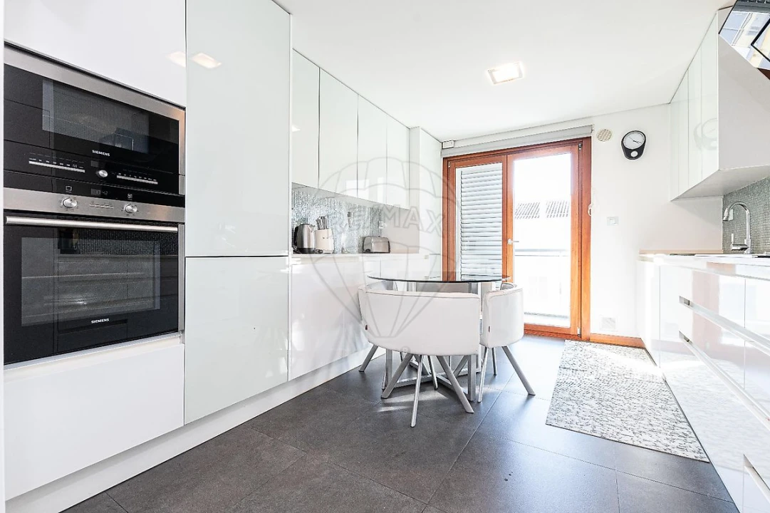 Apartamento T4 para Arrendamento em Alfragide Foto 34