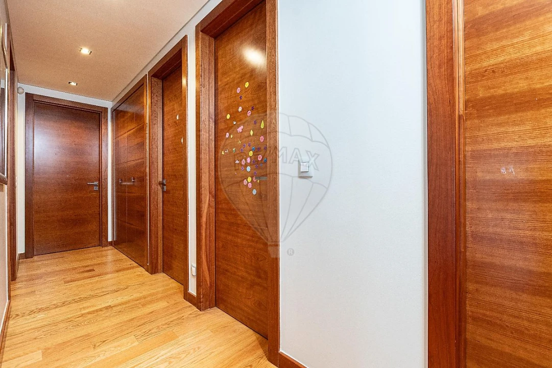 Apartamento T4 para Arrendamento em Alfragide Foto 4