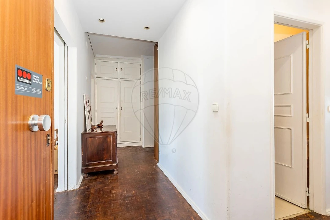 Apartamento T3 para Venda em Benfica Foto 2
