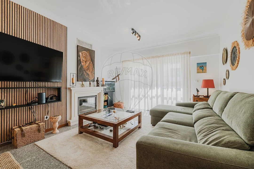 Apartamento T1 para Venda em São Domingos de Rana Foto 3