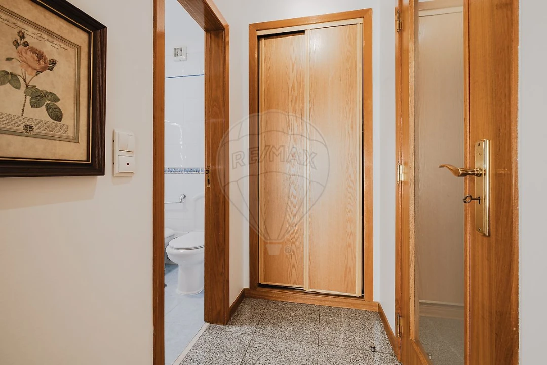 Apartamento T1 para Venda em São Domingos de Rana Foto 23