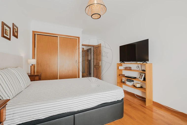 Apartamento T1 para Venda em São Domingos de Rana Foto 17