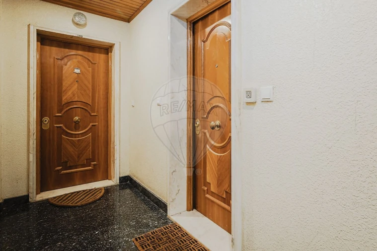 Apartamento T1 para Venda em São Domingos de Rana Foto 21