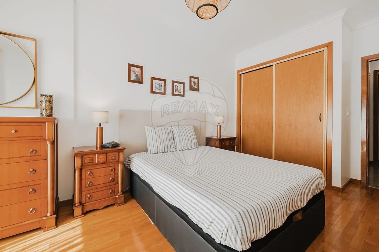 Apartamento T1 para Venda em São Domingos de Rana Foto 18