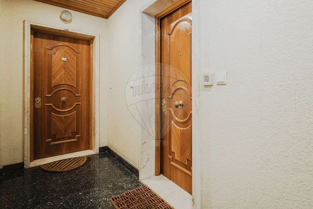Apartamento T1 para Venda em São Domingos de Rana Foto 21