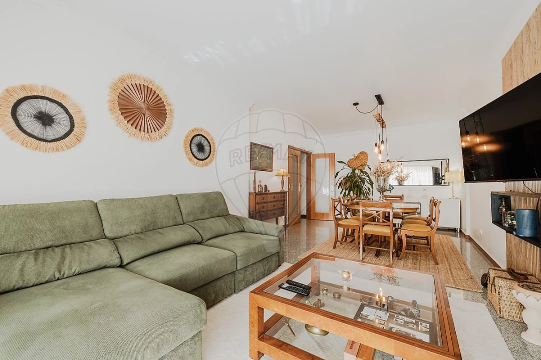 Apartamento T1 para Venda em São Domingos de Rana Foto 2