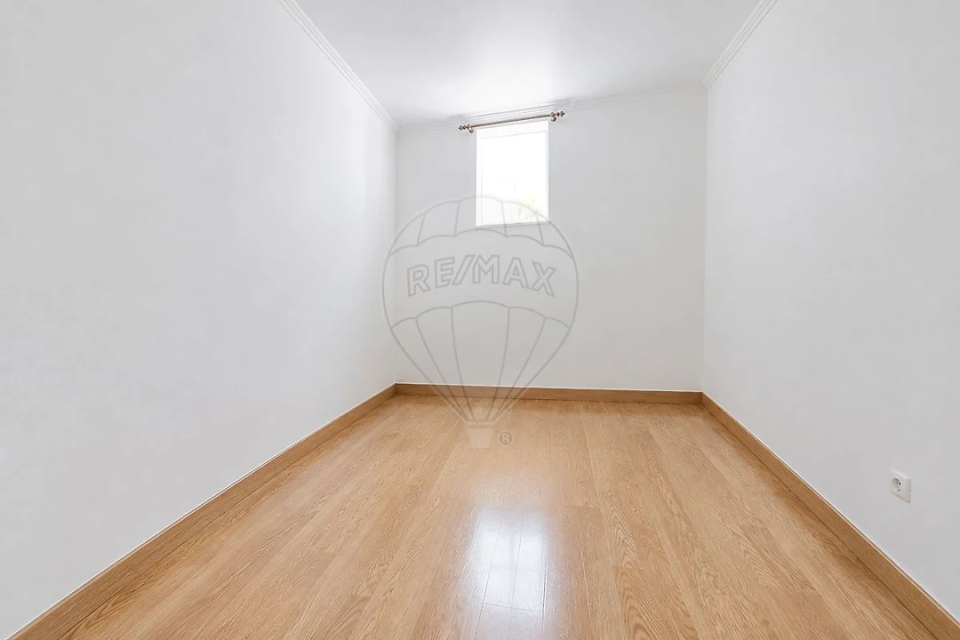 Apartamento T1 para Arrendamento em Misericórdia Foto 12