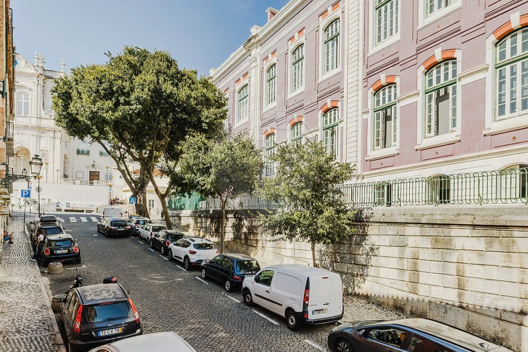 Apartamento T1 para Arrendamento em Misericórdia Foto 20