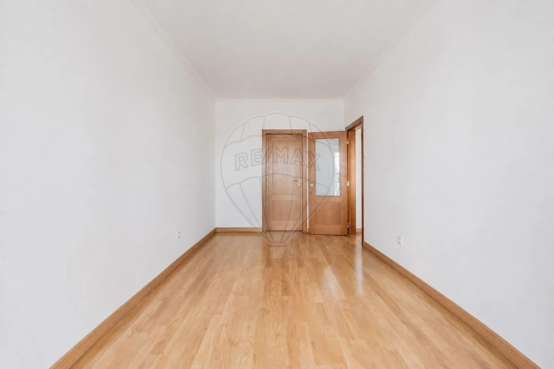 Apartamento T1 para Arrendamento em Misericórdia Foto 6