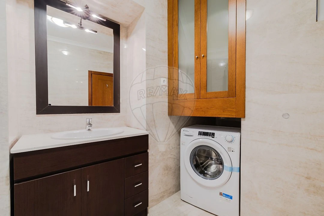 Apartamento T1 para Arrendamento em Misericórdia Foto 17
