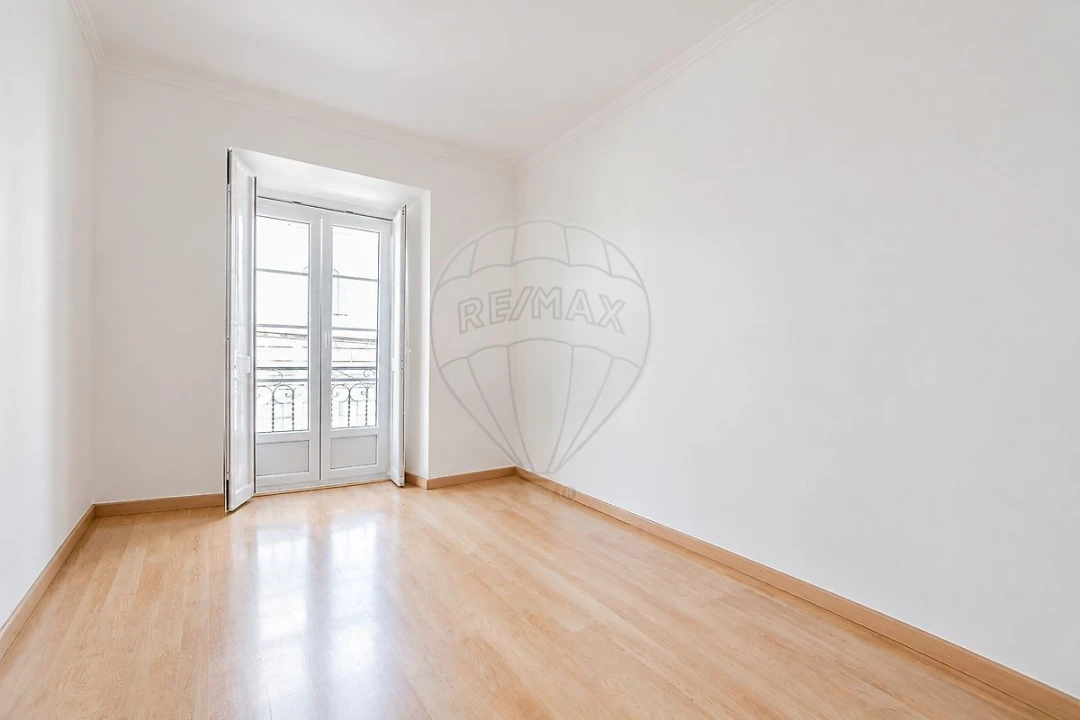 Apartamento T1 para Arrendamento em Misericórdia Foto 8