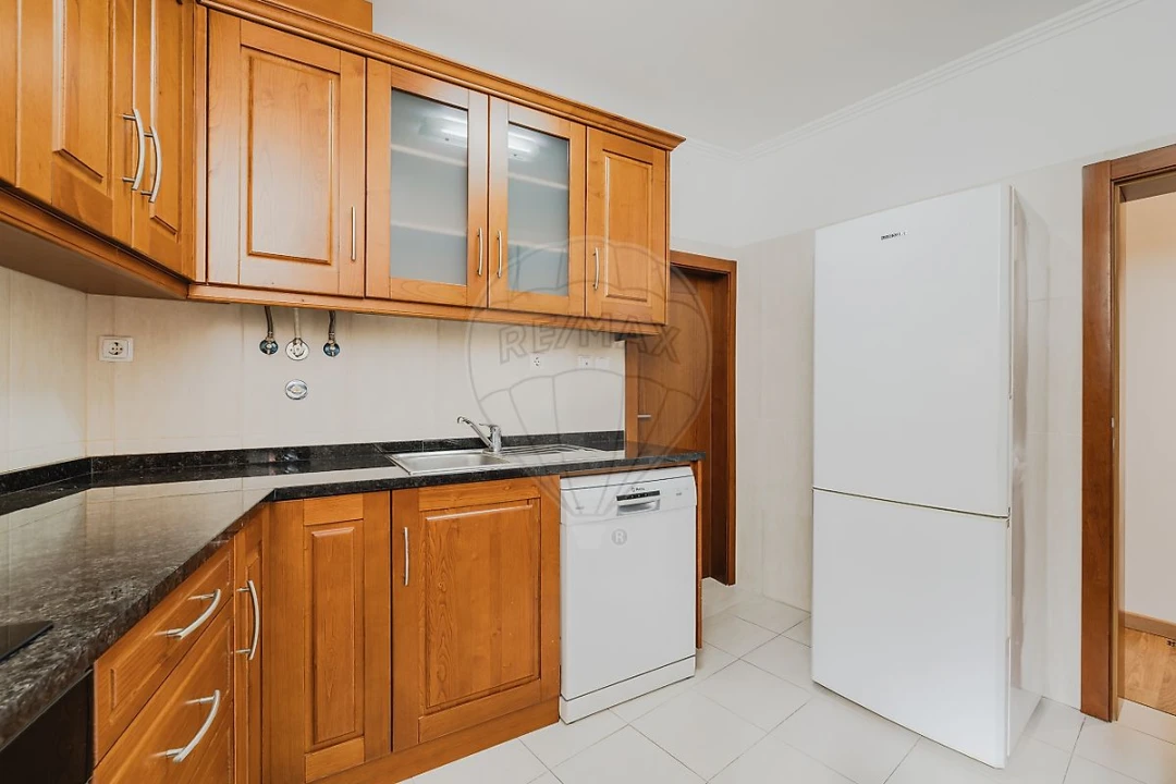 Apartamento T1 para Arrendamento em Misericórdia Foto 9