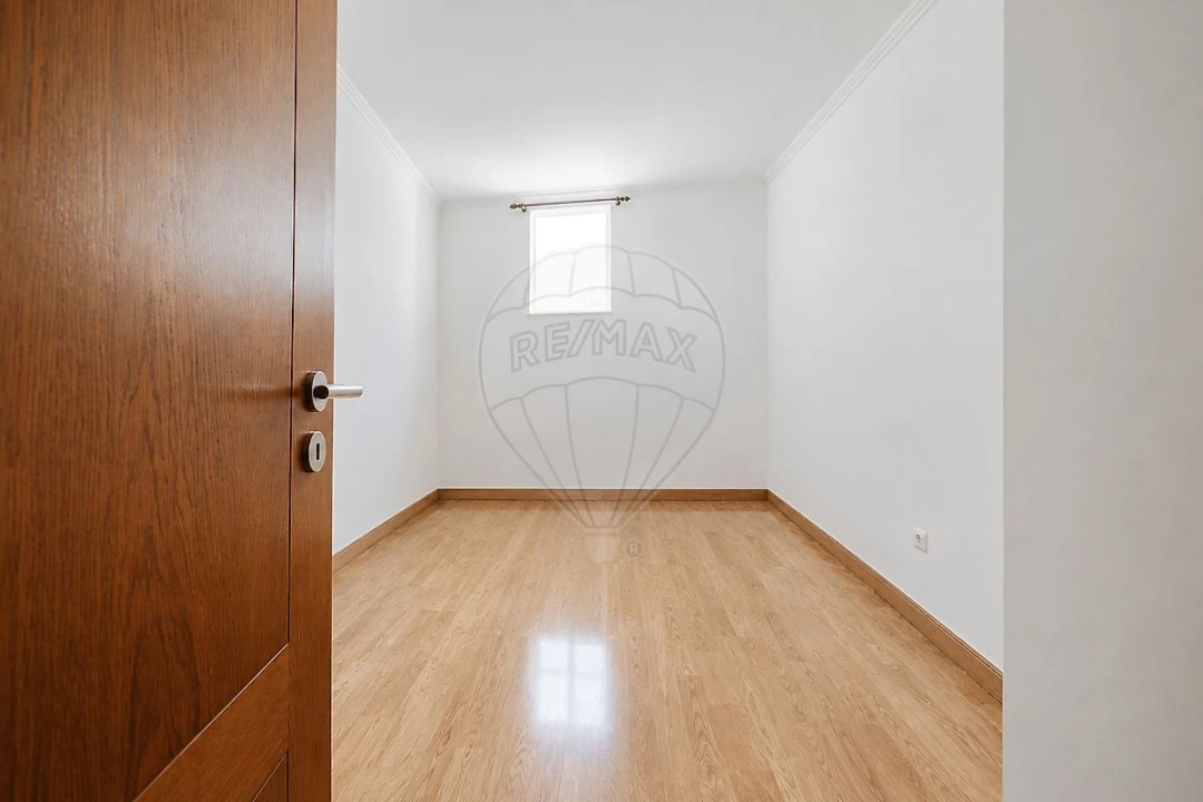 Apartamento T1 para Arrendamento em Misericórdia Foto 11