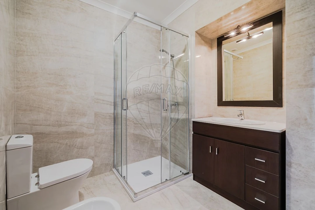 Apartamento T1 para Arrendamento em Misericórdia Foto 18