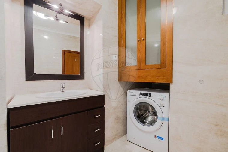 Apartamento T1 para Arrendamento em Misericórdia Foto 17