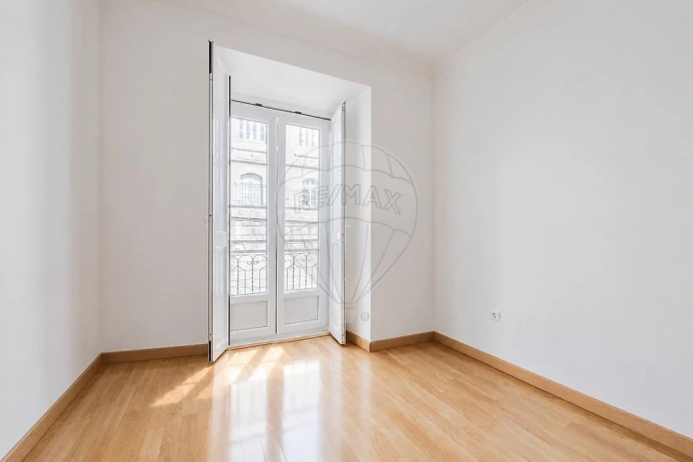 Apartamento T1 para Arrendamento em Misericórdia Foto 7