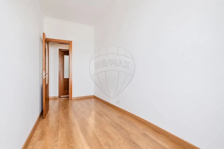 Apartamento T1 para Arrendamento em Misericórdia Foto 16