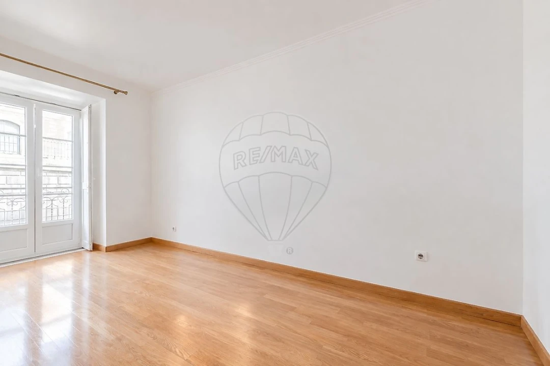 Apartamento T1 para Arrendamento em Misericórdia Foto 3