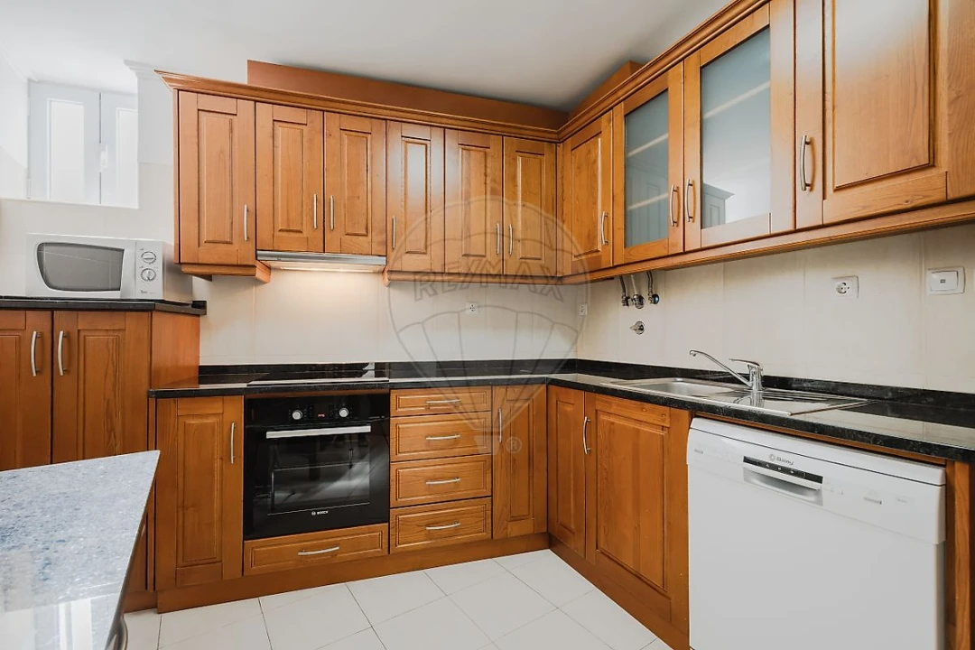 Apartamento T1 para Arrendamento em Misericórdia Foto 2