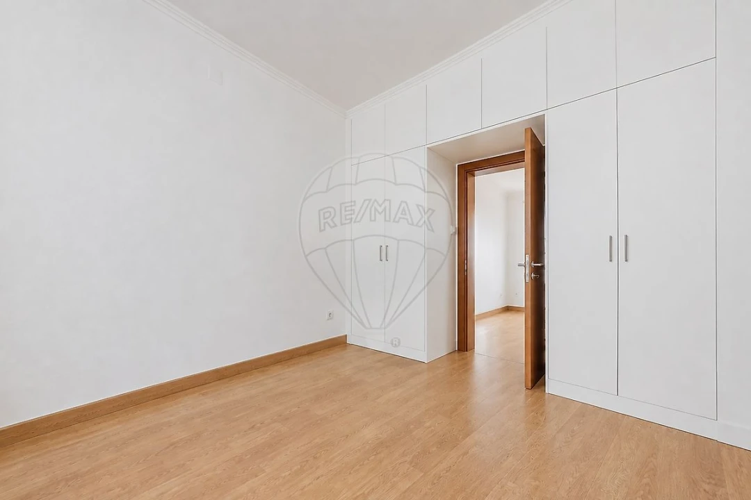 Apartamento T1 para Arrendamento em Misericórdia Foto 10