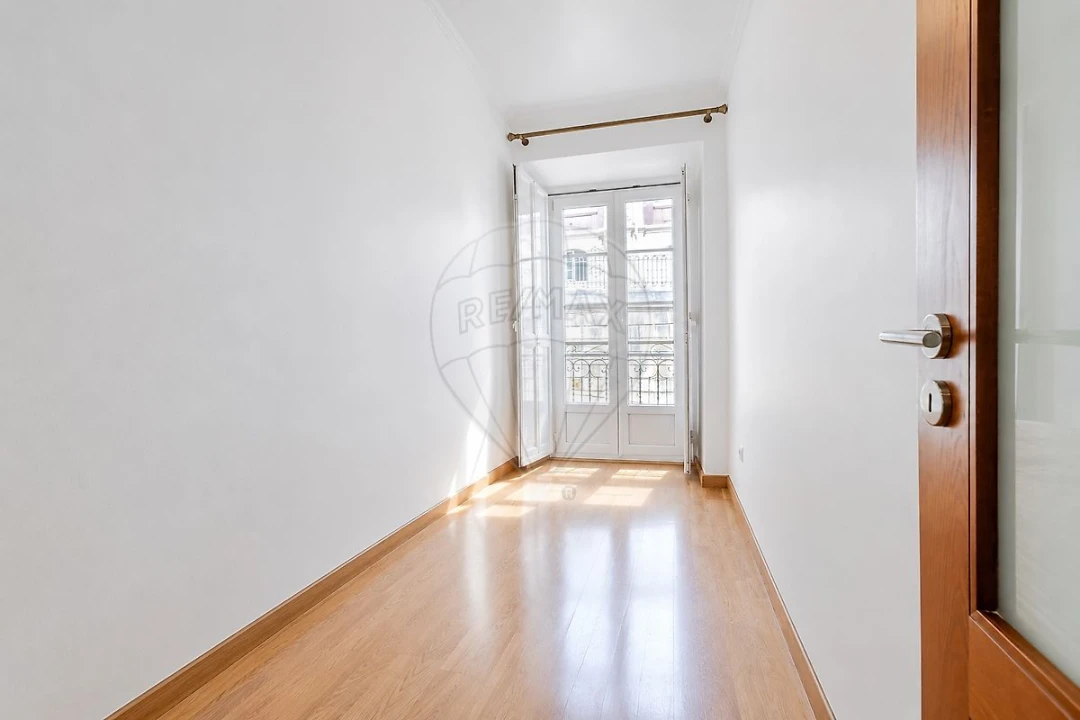 Apartamento T1 para Arrendamento em Misericórdia Foto 15