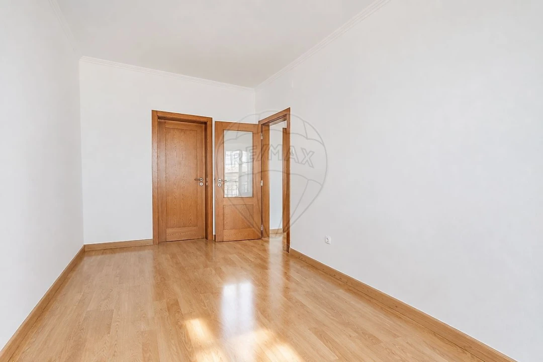 Apartamento T1 para Arrendamento em Misericórdia Foto 4