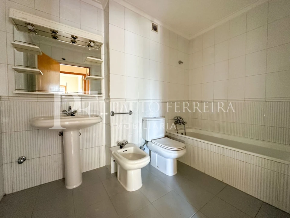 Apartamento T1 para Arrendamento em Vila Nova de Famalicão e Calendário Foto 9