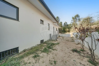 Moradia T3 para Venda em Oliveira do Bairro