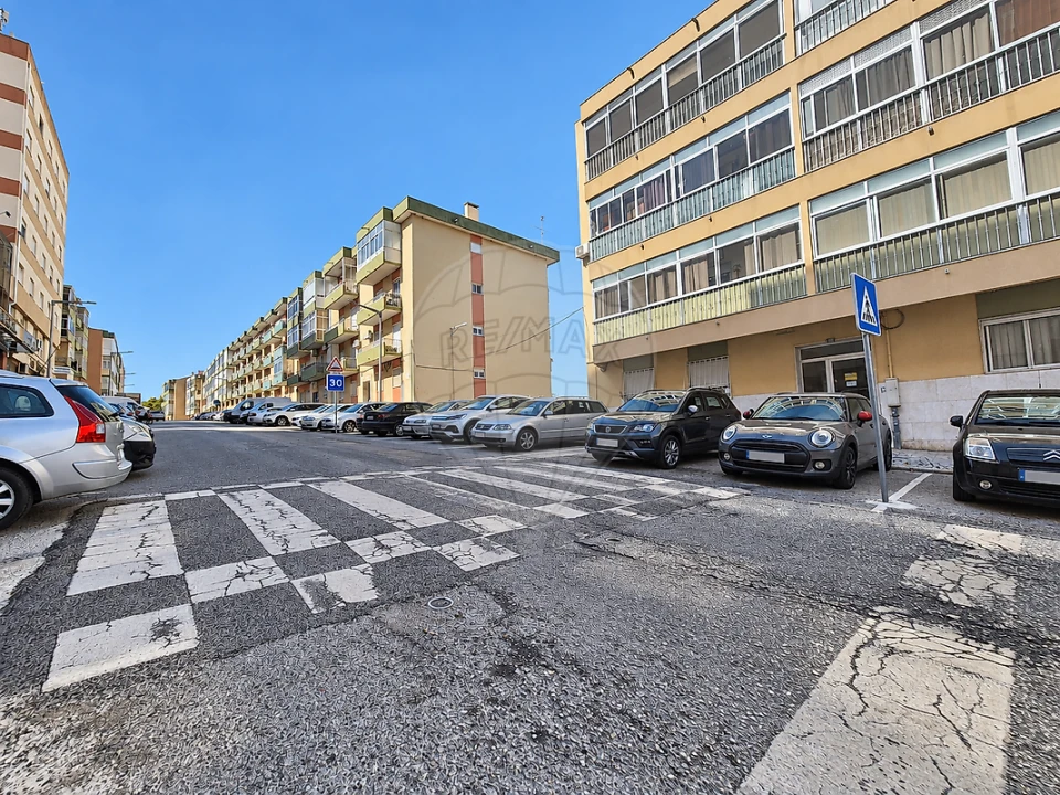 Apartamento T3 para Venda em Póvoa de Santa Iria e Forte da Casa Foto 34