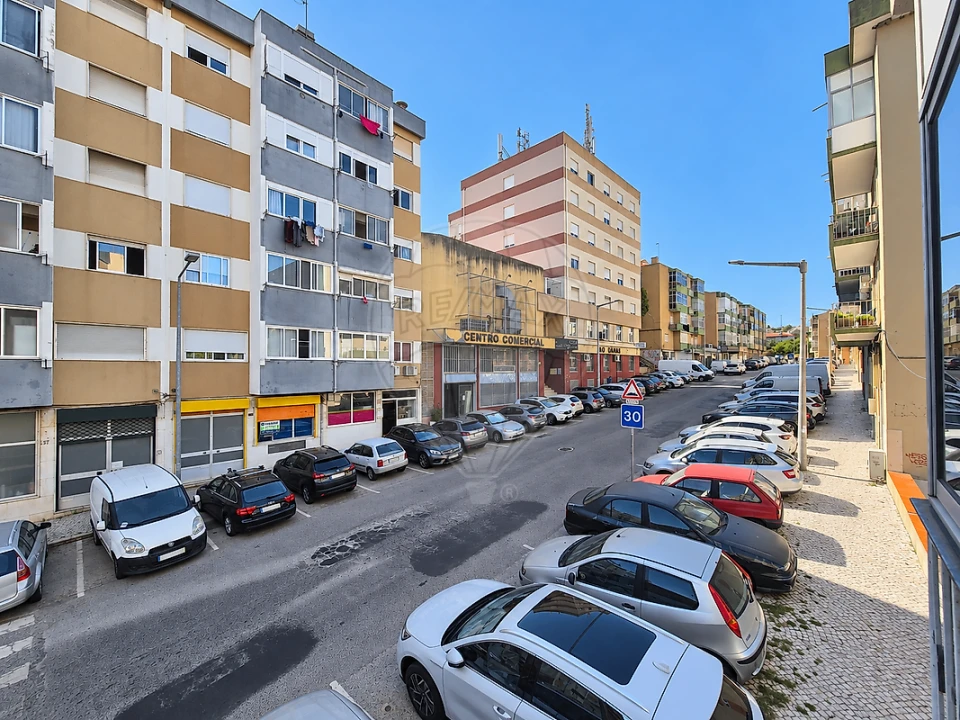 Apartamento T3 para Venda em Póvoa de Santa Iria e Forte da Casa Foto 35