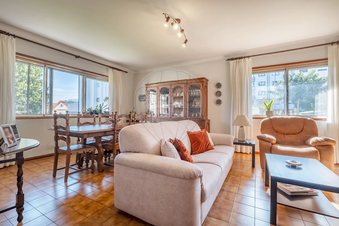 Apartamento T3 para Venda em Vilar de Andorinho Foto 9